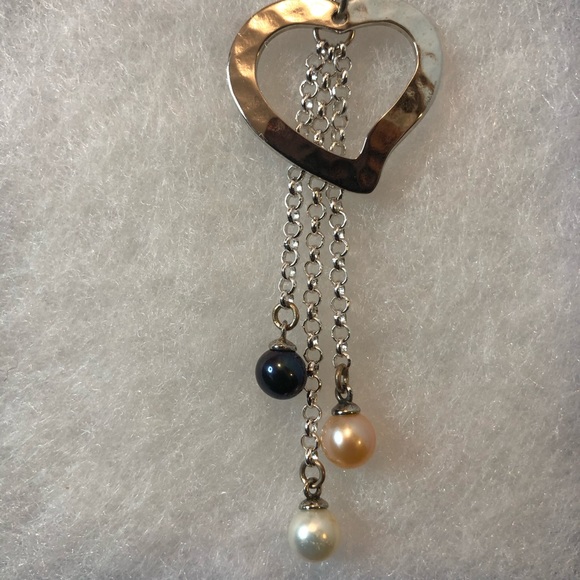 Vantel Pearls Three of Hearts Necklace - Picture 10 of 11